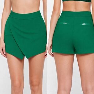 Like New! Manière De Voir Faux Wrap Skorts in Green, Size 4